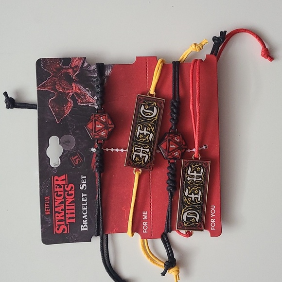 Stranger Things Merch T-shirt (L) + bracelets & necklaces (new) - Picture 2 of 13